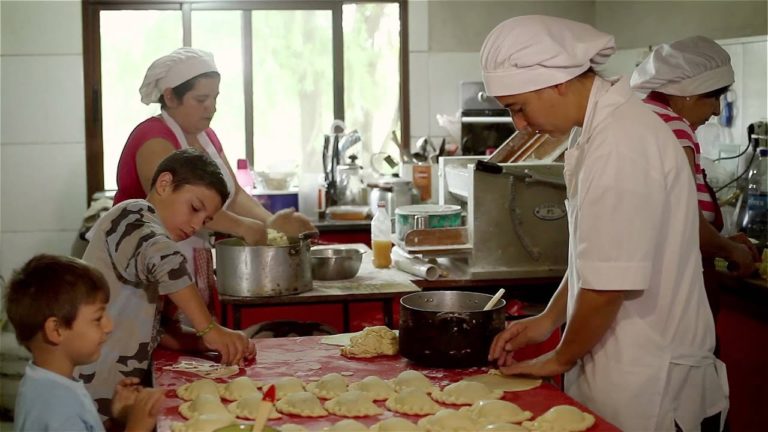 [#CoWebTV] Documental Emprendimiento Comidas Caseras – «Creer es Crear»