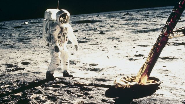 Efemérides CoWeb: 52 años de la llegada del hombre a la luna