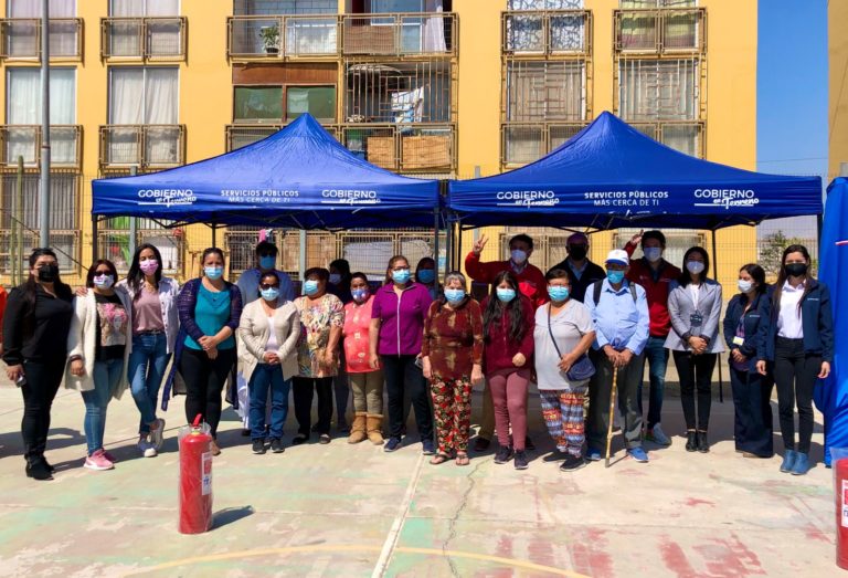 VECINOS DE MEJILLONES RECIBIERON EXTINTORES Y CAPACITACIÓN PARA SU USO
