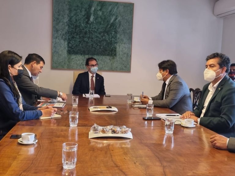 GOBERNADOR CONFIRMA EXTENSIÓN DEL PROCESO DE DESMUNICIPALIZACIÓN DE LA EDUCACIÓN PÚBLICA