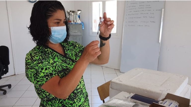 REALIZAN OPERATIVO DE TESTEO Y VACUNACIÓN EN CALETA CIFUNCHO