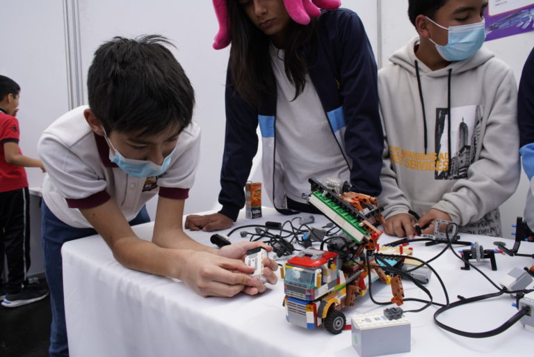 ENCUENTRO DE ROBÓTICA REÚNE A MÁS DE 70 ESTUDIANTES DE LA REGIÓN