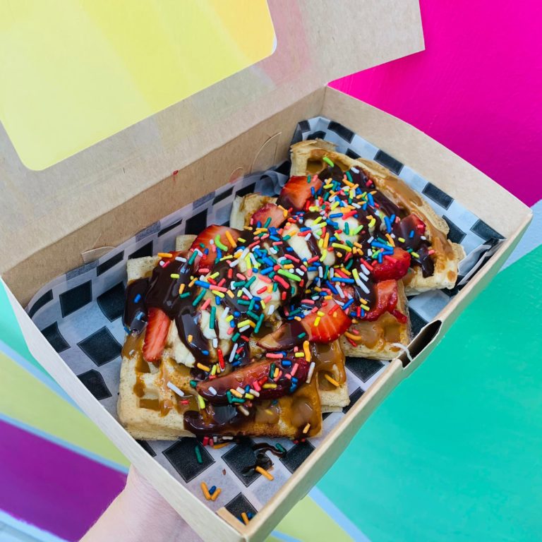 CONOCE EL NUEVO Y TENTADOR LOCAL "WAFFLES AND CREAM ANTOFAGASTA" Coweb