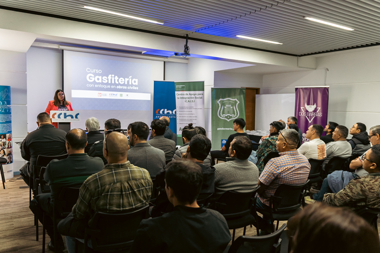 Comenzó curso de Gasfitería para impulsar la reintegración laboral